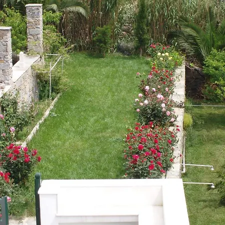 Parathyro Sto Aigaio 1 *